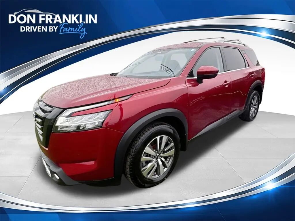 2022 Nissan Pathfinder SL — photo 1 of 13