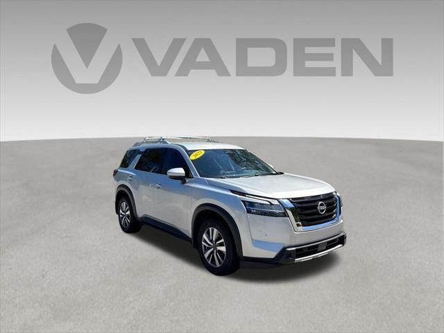 2023 Nissan Pathfinder SL — photo 1 of 1