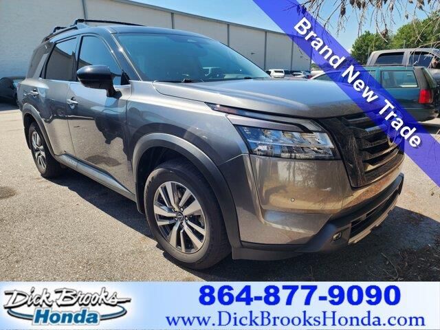 2022 Nissan Pathfinder SL