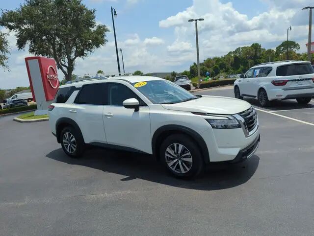 2023 Nissan Pathfinder SL