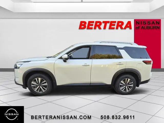 2024 Nissan Pathfinder SL — photo 1 of 13