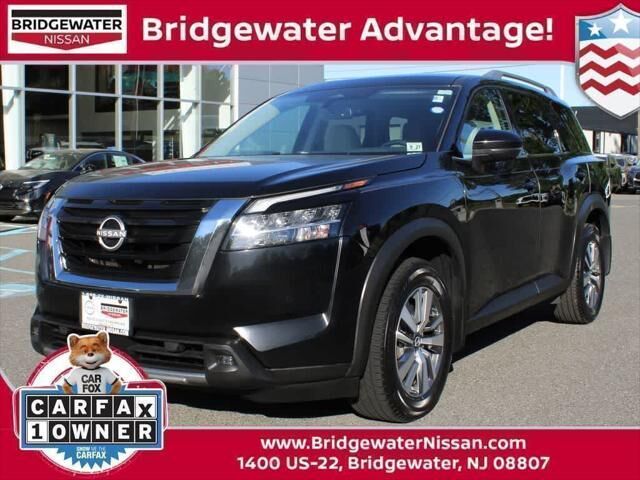 2022 Nissan Pathfinder SL — photo 1 of 13