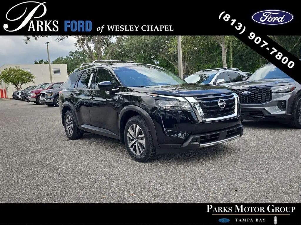 2023 Nissan Pathfinder SL — photo 1 of 13