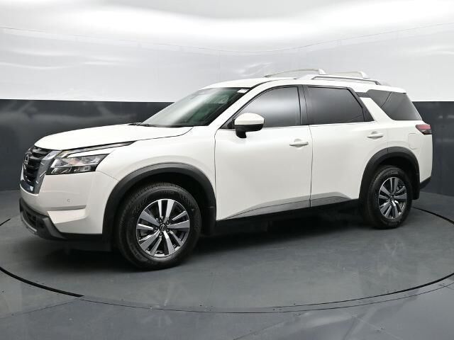 2023 Nissan Pathfinder SL — photo 1 of 1