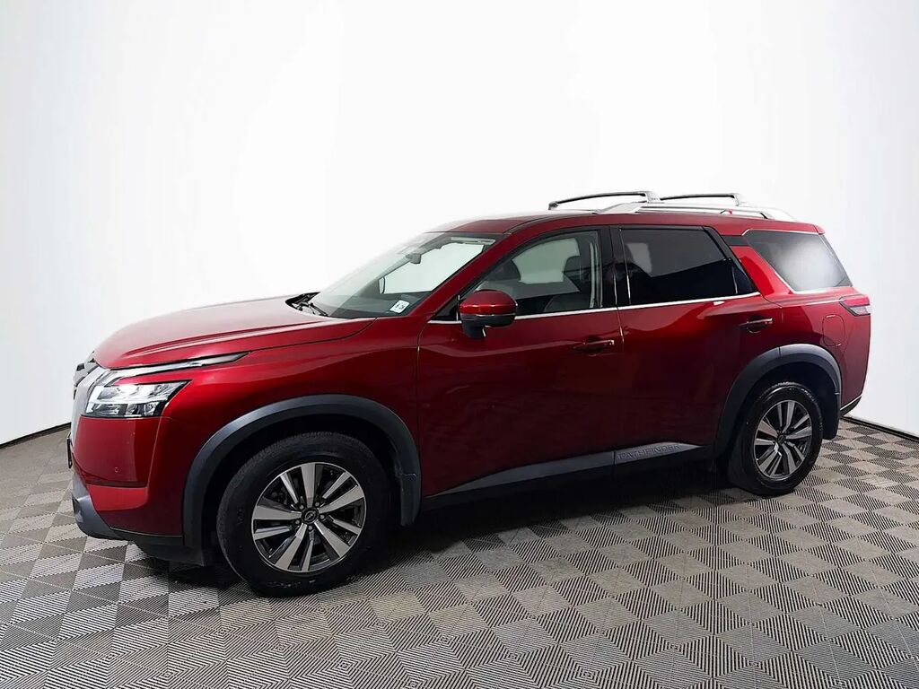 2023 Nissan Pathfinder SL — photo 1 of 13