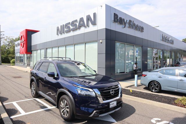 2024 Nissan Pathfinder SL
