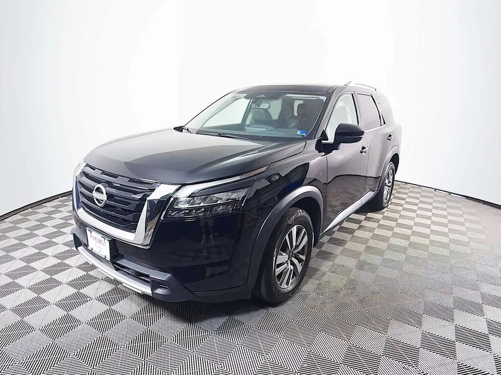 2025 Nissan Pathfinder SL — photo 1 of 13