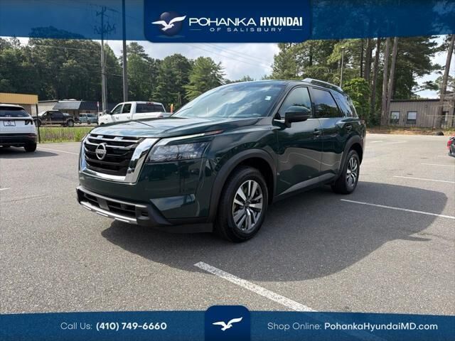 2025 Nissan Pathfinder SL — photo 1 of 13