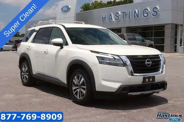 2023 Nissan Pathfinder SL