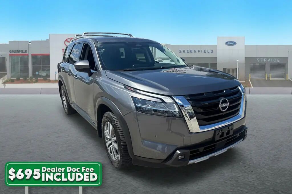 2022 Nissan Pathfinder SL — photo 1 of 9