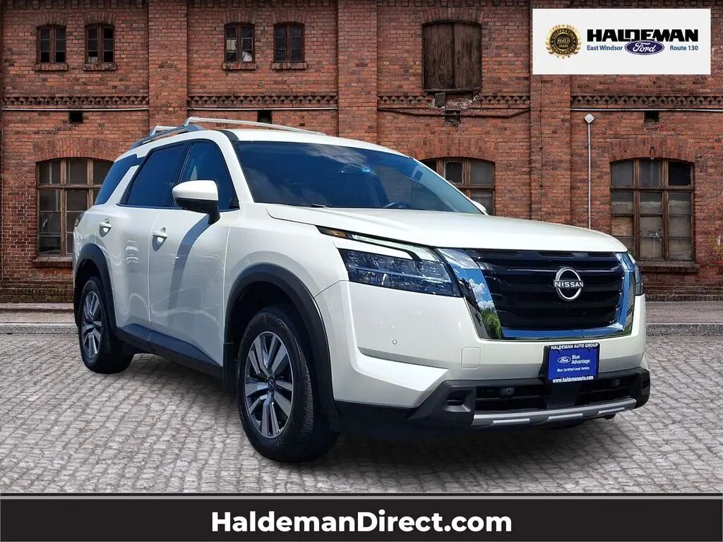 2023 Nissan Pathfinder SL