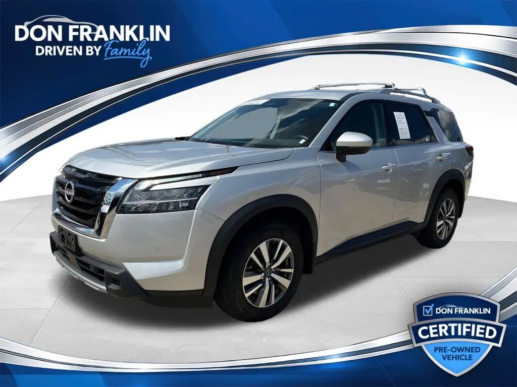 2023 Nissan Pathfinder SL — photo 1 of 13