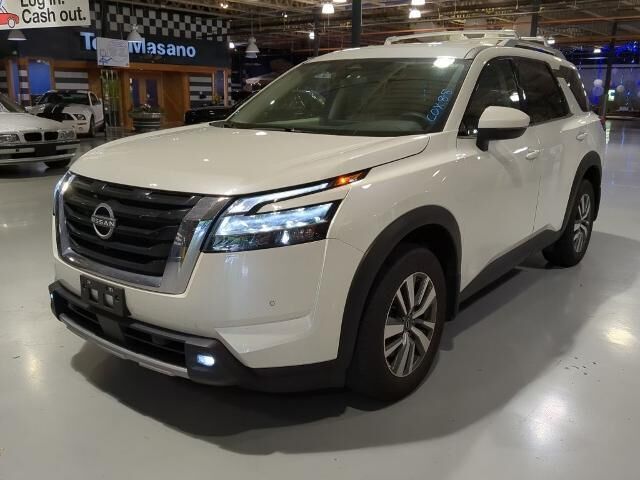 2024 Nissan Pathfinder SL