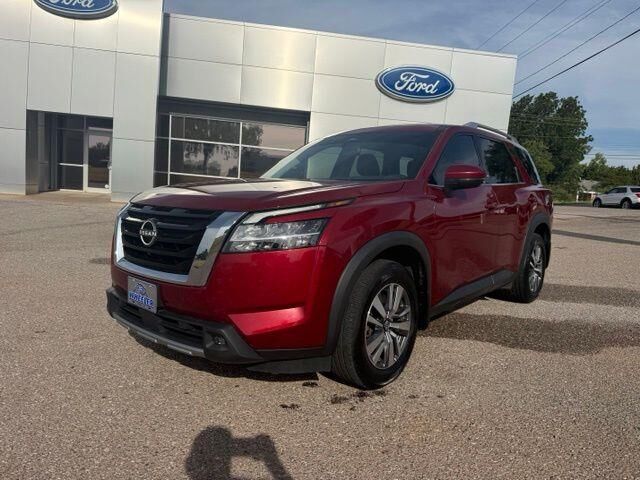 2022 Nissan Pathfinder SL