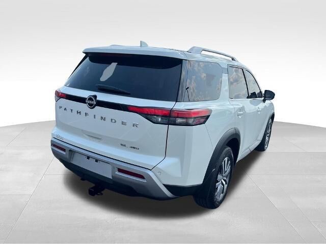2023 Nissan Pathfinder SL — photo 1 of 3