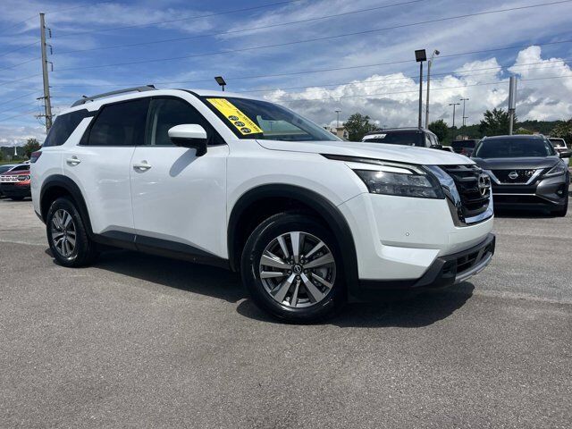 2025 Nissan Pathfinder SL