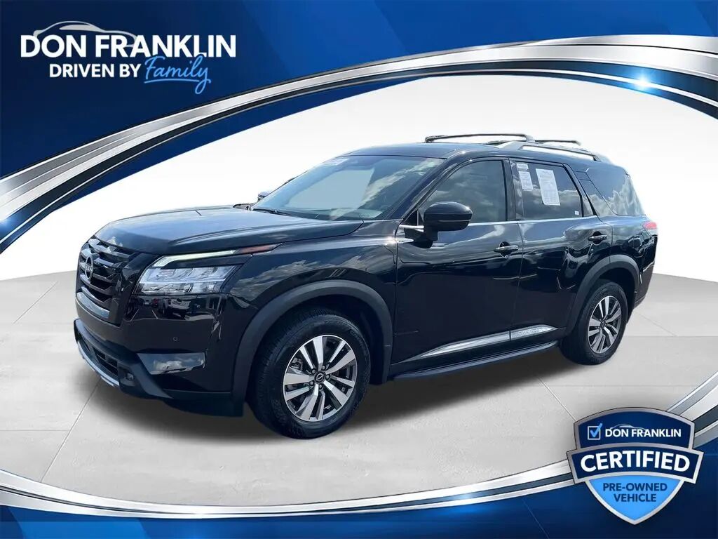 2023 Nissan Pathfinder SL — photo 1 of 13