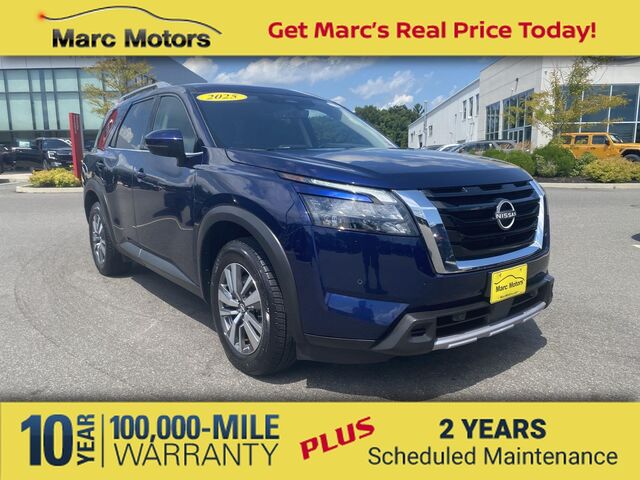 2025 Nissan Pathfinder SL