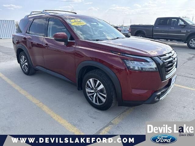 2022 Nissan Pathfinder SL