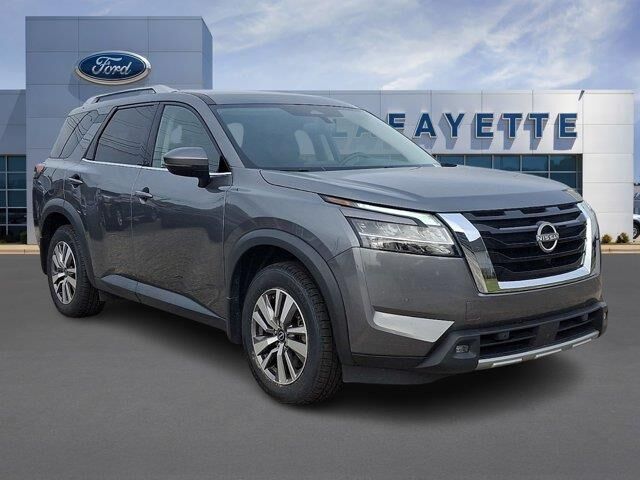 2022 Nissan Pathfinder SL