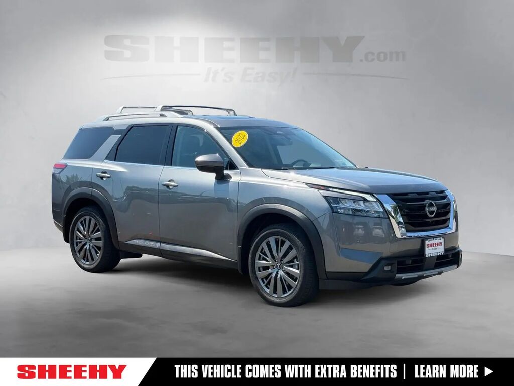 2022 Nissan Pathfinder SL — photo 1 of 13