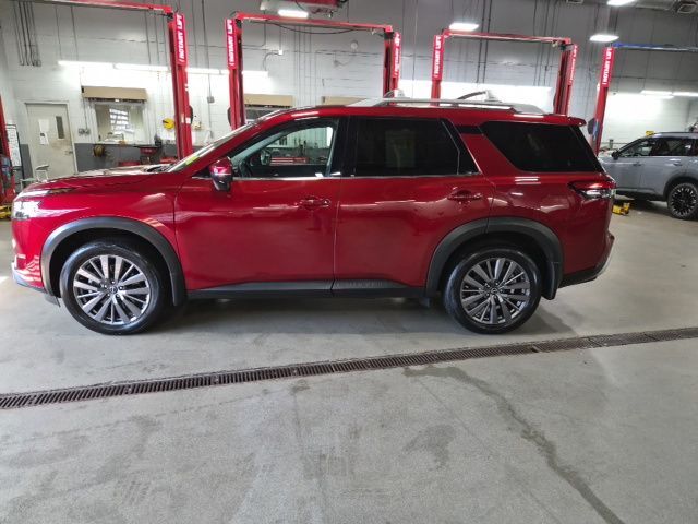 2024 Nissan Pathfinder SL