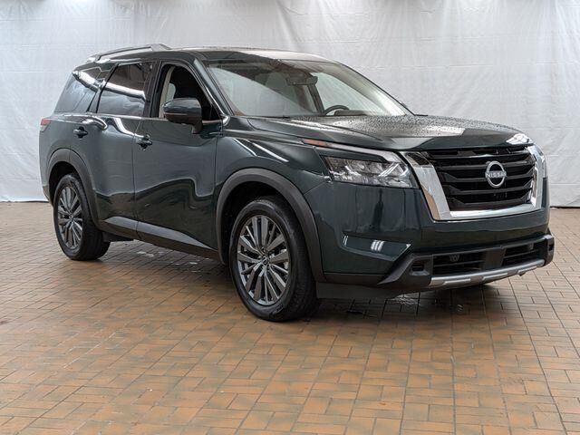 2025 Nissan Pathfinder SL