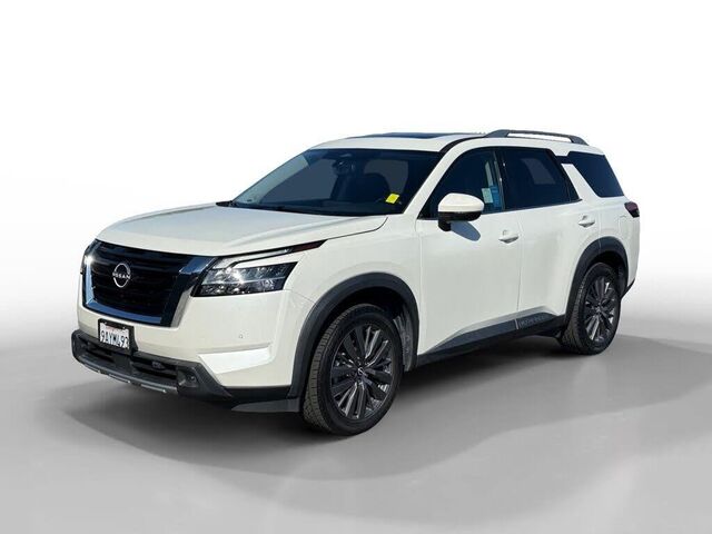 2022 Nissan Pathfinder SL