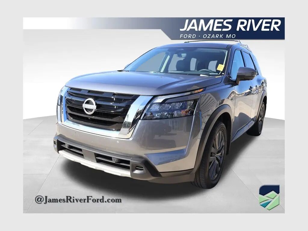 2025 Nissan Pathfinder SL — photo 1 of 13