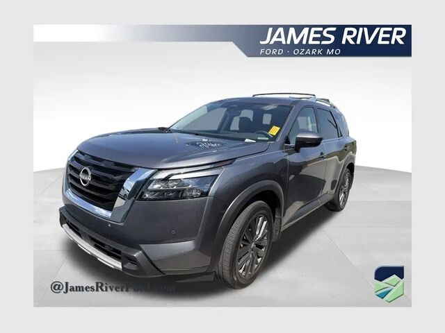 2025 Nissan Pathfinder SL