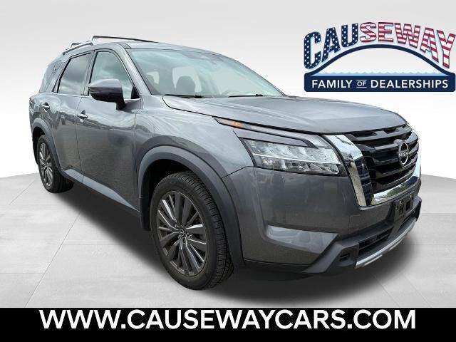 2023 Nissan Pathfinder SL