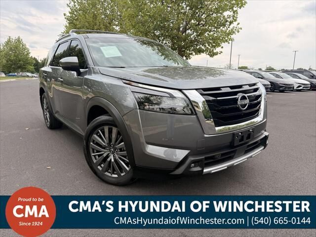 2025 Nissan Pathfinder SL