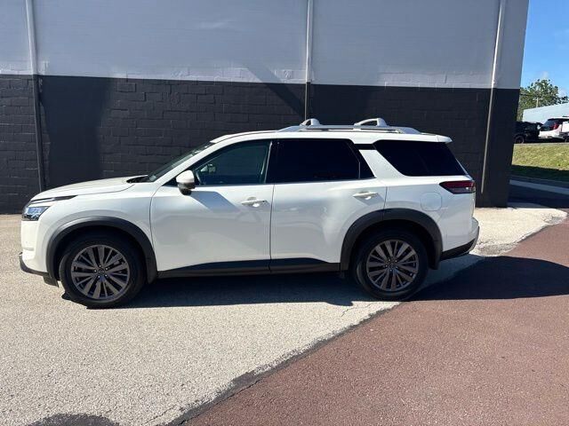 2024 Nissan Pathfinder SL