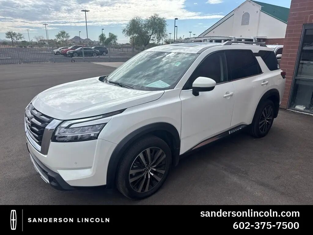 2024 Nissan Pathfinder Platinum — photo 1 of 2