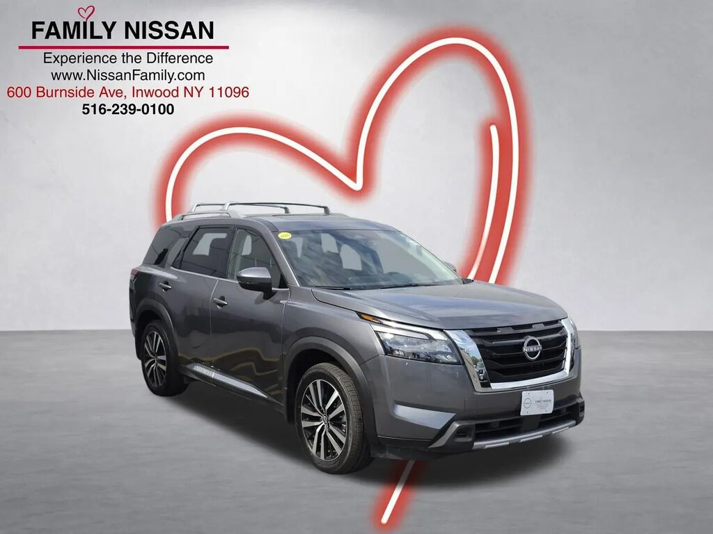 2025 Nissan Pathfinder Platinum — photo 1 of 13