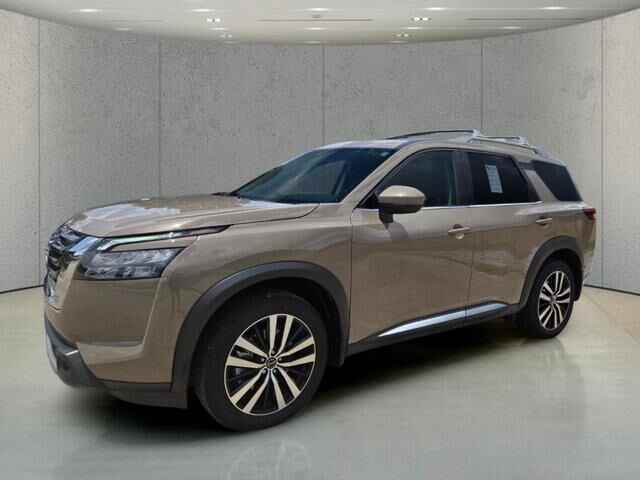 2025 Nissan Pathfinder Platinum — photo 1 of 6
