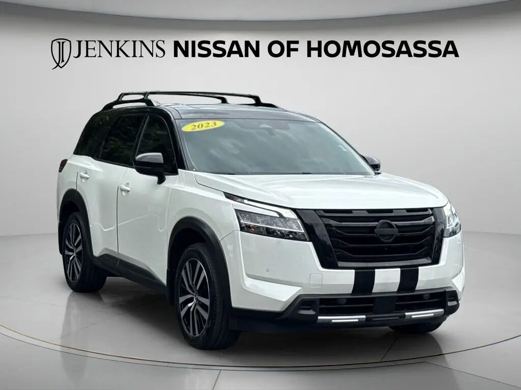 2023 Nissan Pathfinder Platinum — photo 1 of 13