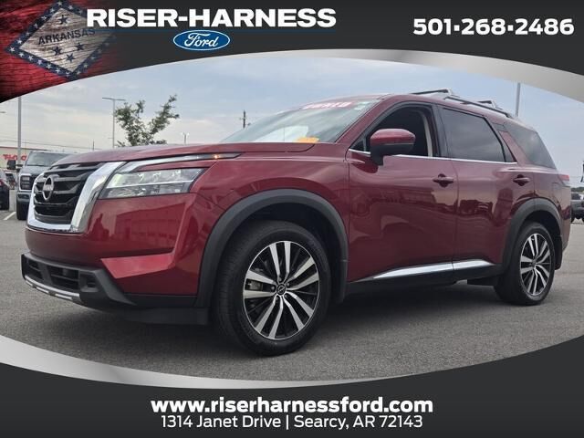 2024 Nissan Pathfinder Platinum — photo 1 of 9