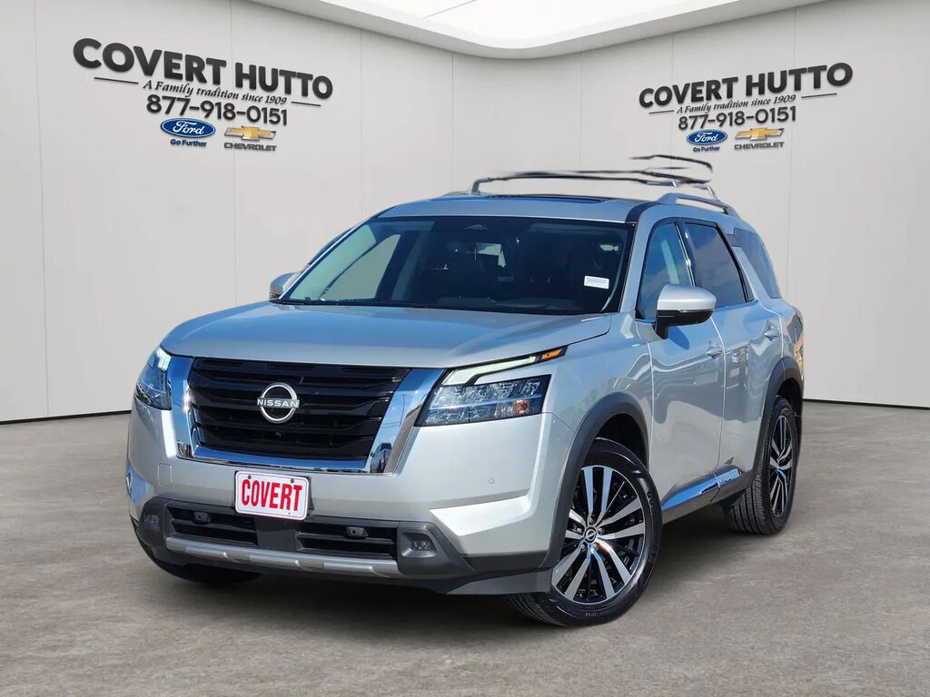 2023 Nissan Pathfinder Platinum — photo 1 of 13
