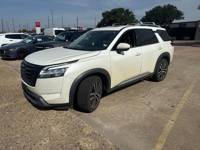 2023 Nissan Pathfinder Platinum — photo 1 of 10
