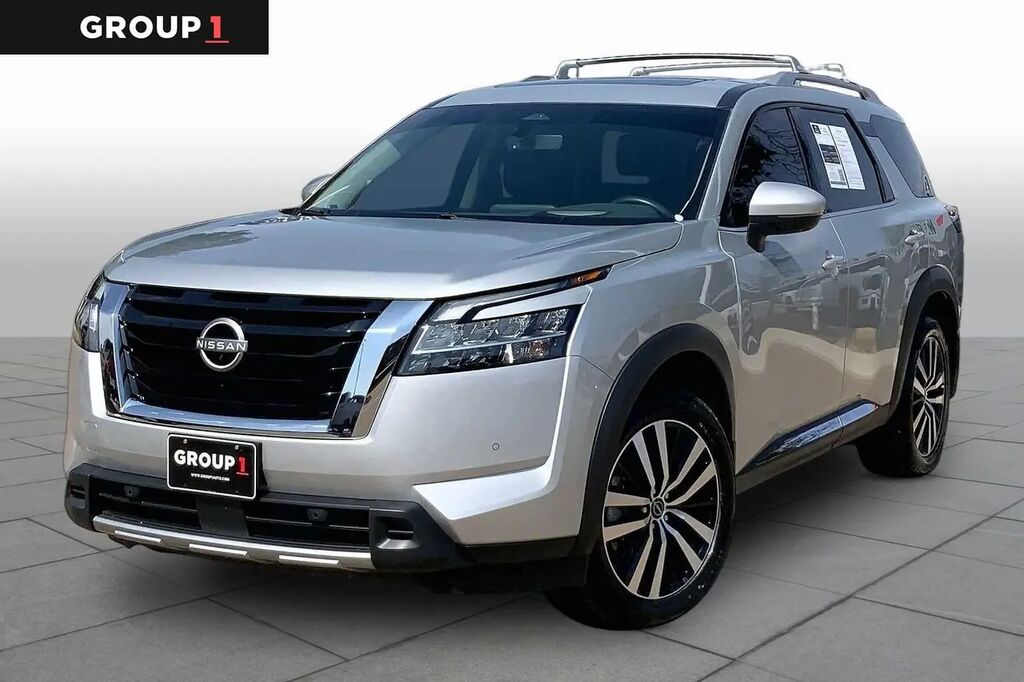 2024 Nissan Pathfinder Platinum — photo 1 of 13