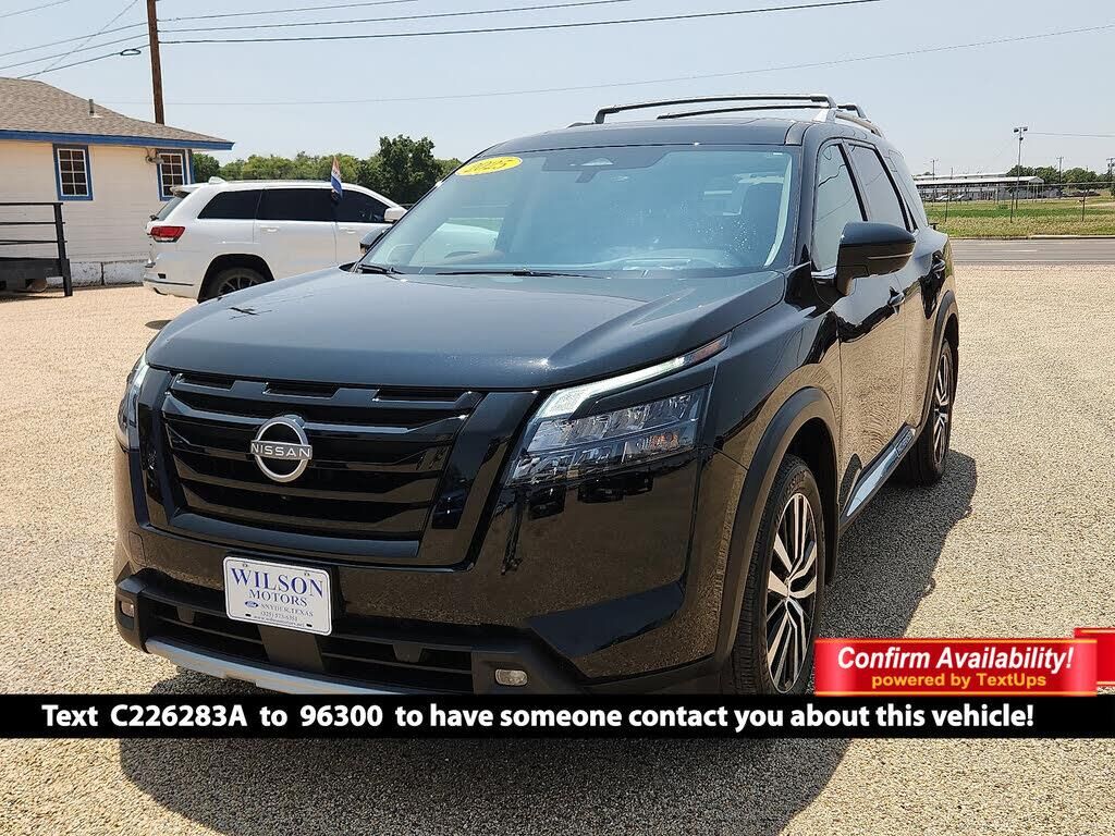 2025 Nissan Pathfinder Platinum — photo 1 of 1
