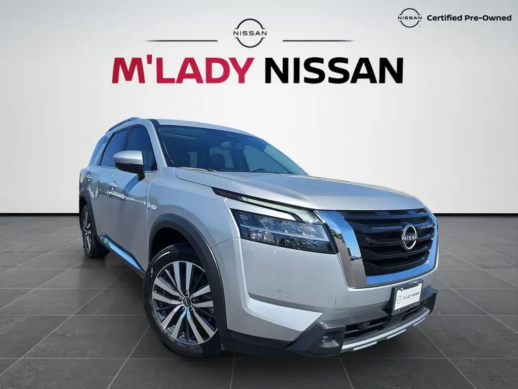 2022 Nissan Pathfinder Platinum — photo 1 of 12