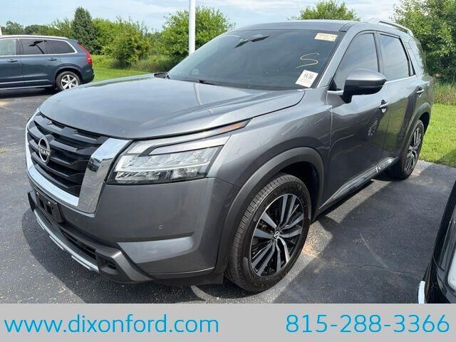 2023 Nissan Pathfinder Platinum