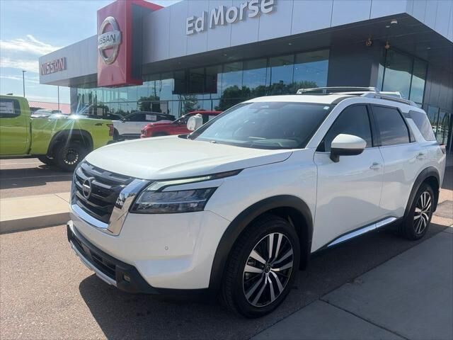 2023 Nissan Pathfinder Platinum