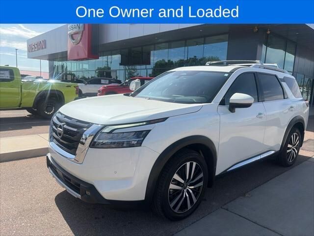 2023 Nissan Pathfinder Platinum — photo 1 of 13
