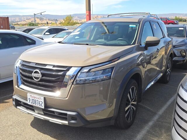 2023 Nissan Pathfinder Platinum