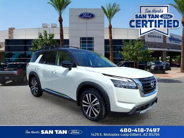 2024 Nissan Pathfinder Platinum — photo 1 of 13
