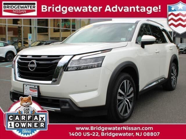 2022 Nissan Pathfinder Platinum — photo 1 of 13