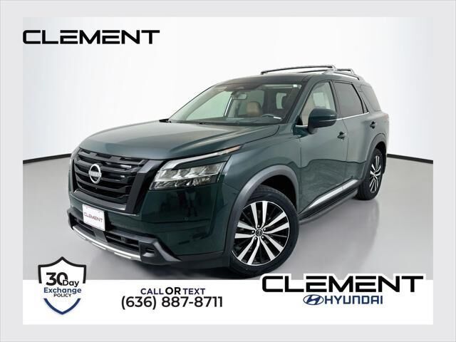 2024 Nissan Pathfinder Platinum — photo 1 of 13